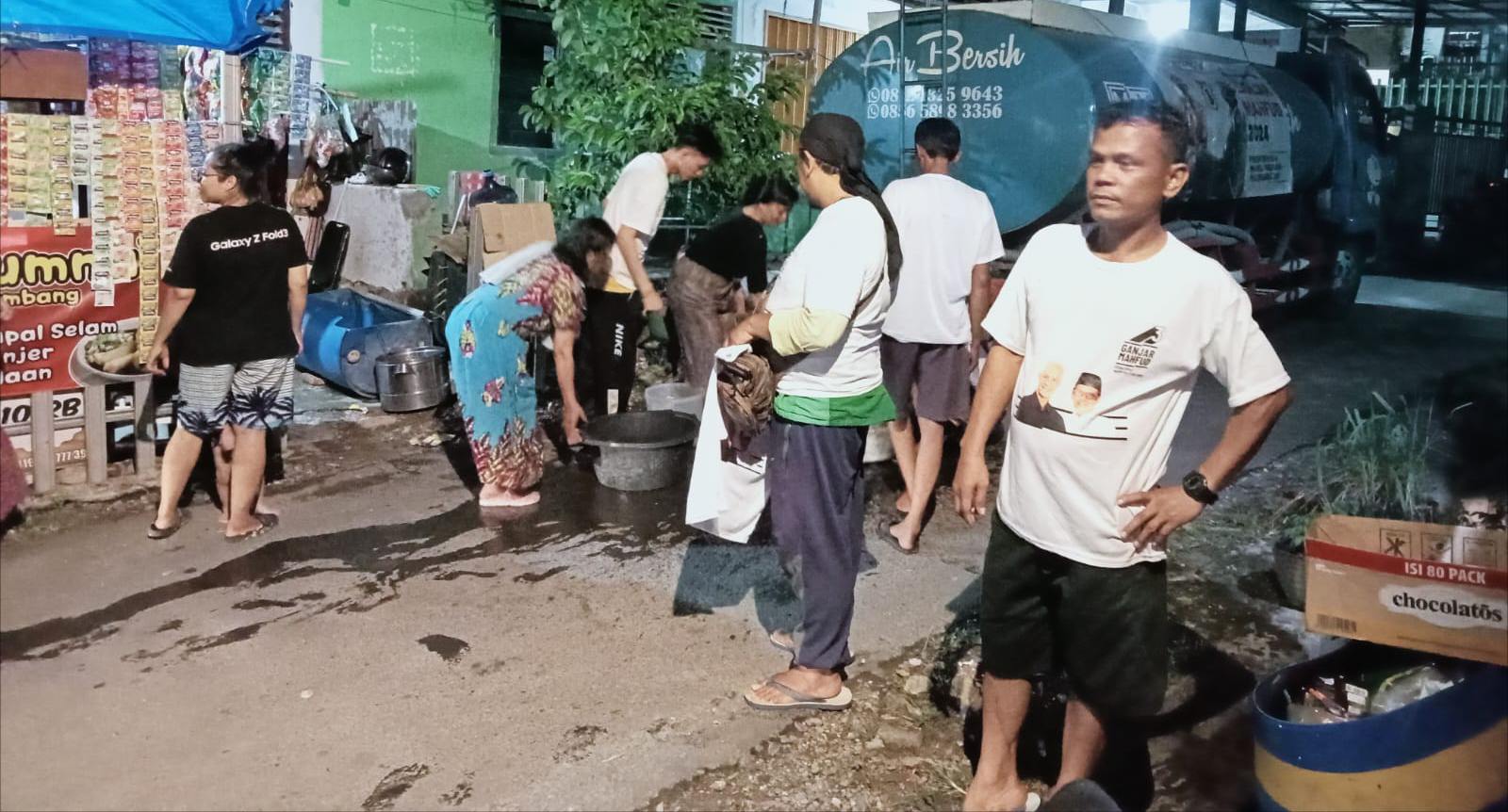TPD, Beserta Relawan Ganjar Mahfud Provinsi Lampung Gelar Giat Sosial Berbagi Air Bersih di 3 Kelurahan kota Bandar Lampung