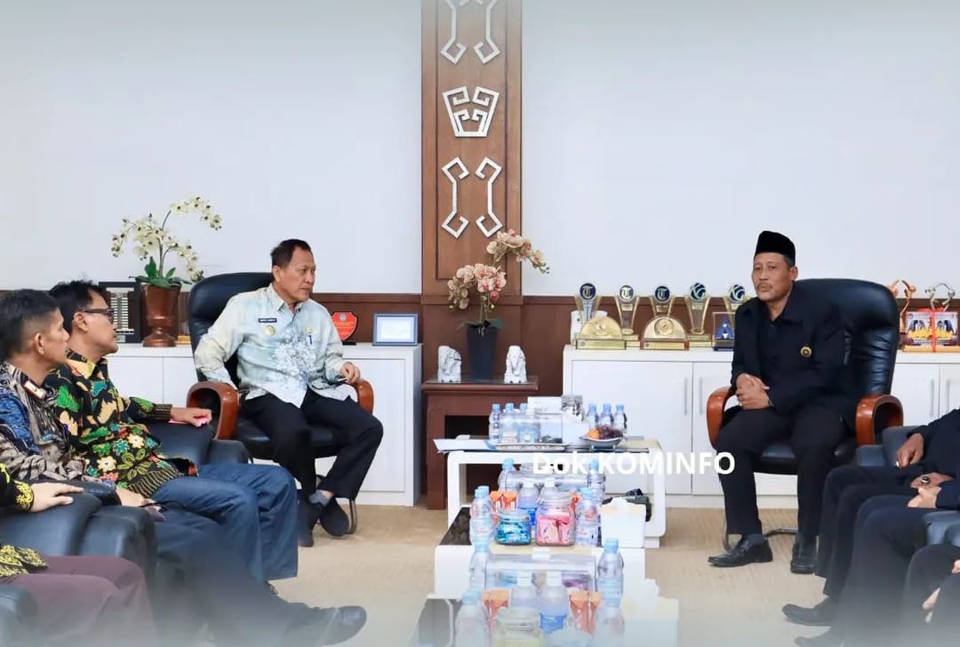 Bupati Tulang Bawang Terima Audiensi Pengurus PSHT Tulang Bawang