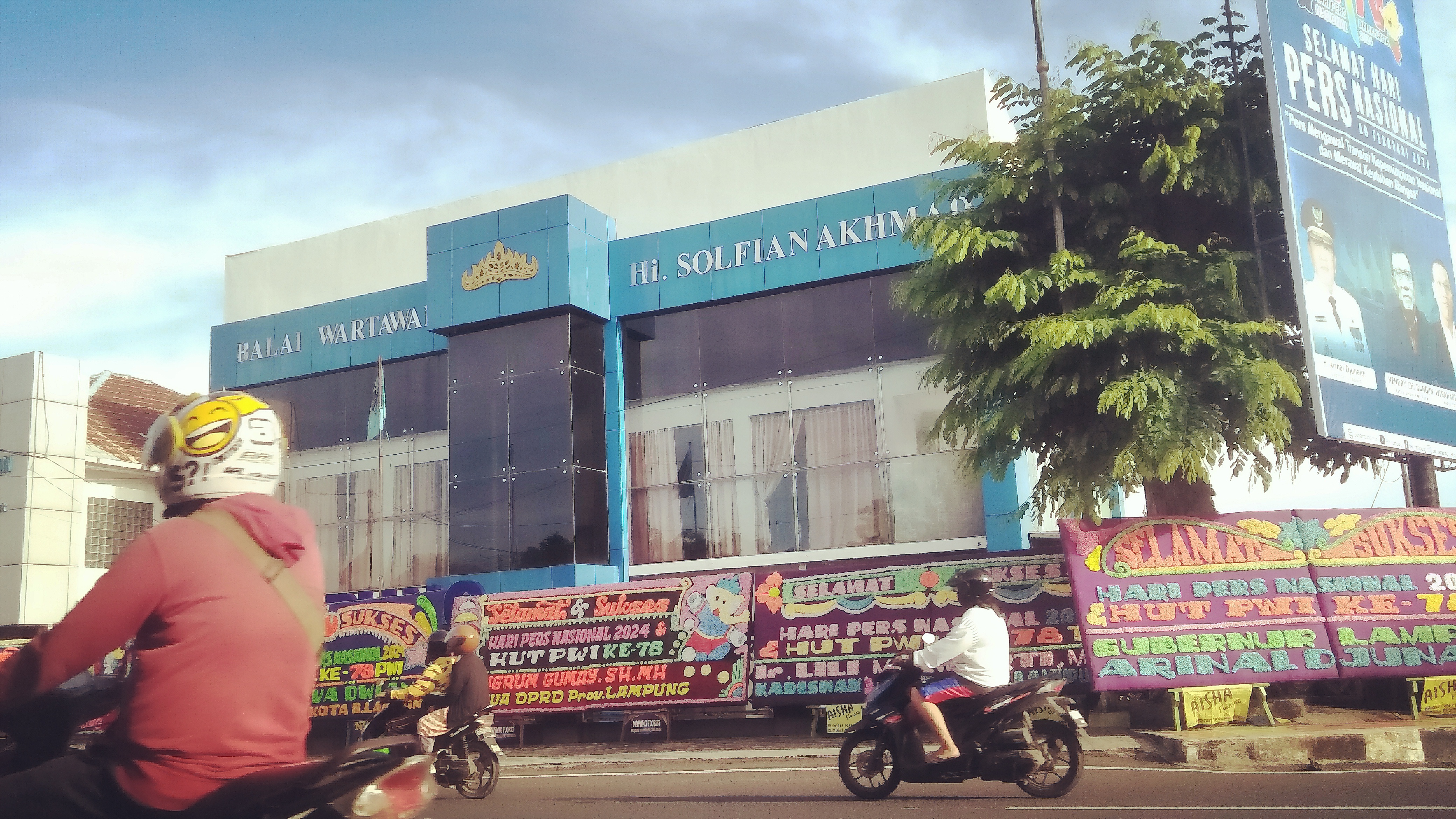 Hari Pers Nasional, Kantor Ini Dibanjiri Karangan Bunga