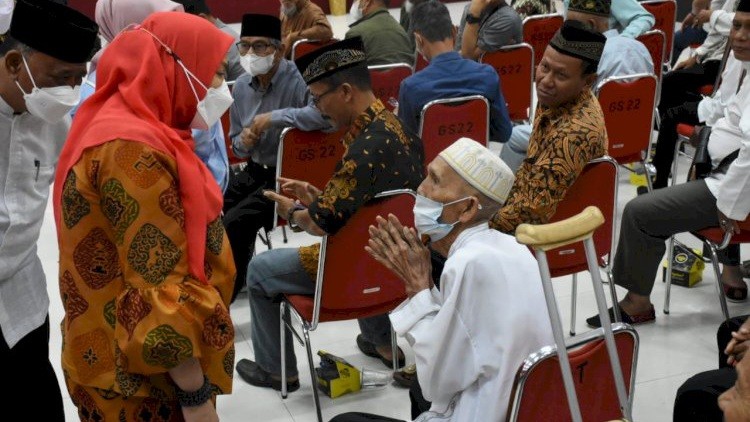 Pemkot Bandar Lampung Berangkatkan 500 Warganya Umrah ke Tanah Suci