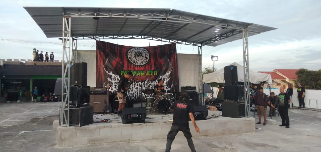 'Anniversary 5th Pasukan Jepit' Gaung Metal Diatap Pasar Gembrong Baru