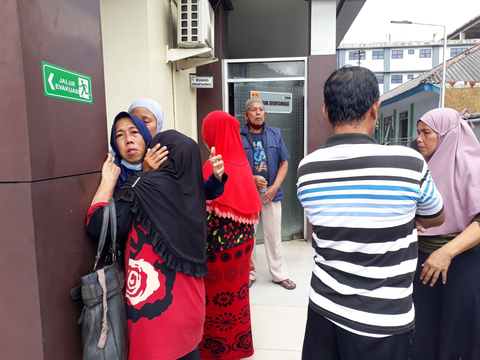 Terjadi Pembacokan oleh terduga ODGJ di Gang Bungsu Samratulangi