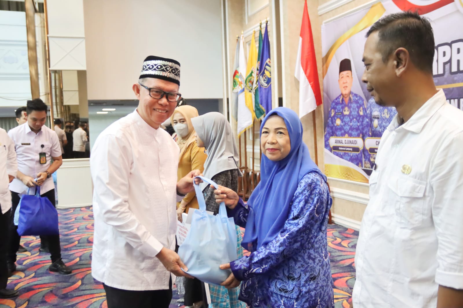 Dewan Pengurus Korpri Provinsi Lampung Serahkan Bantuan dan Tali Asih Kepada Sejumlah ASN Purna Bakti