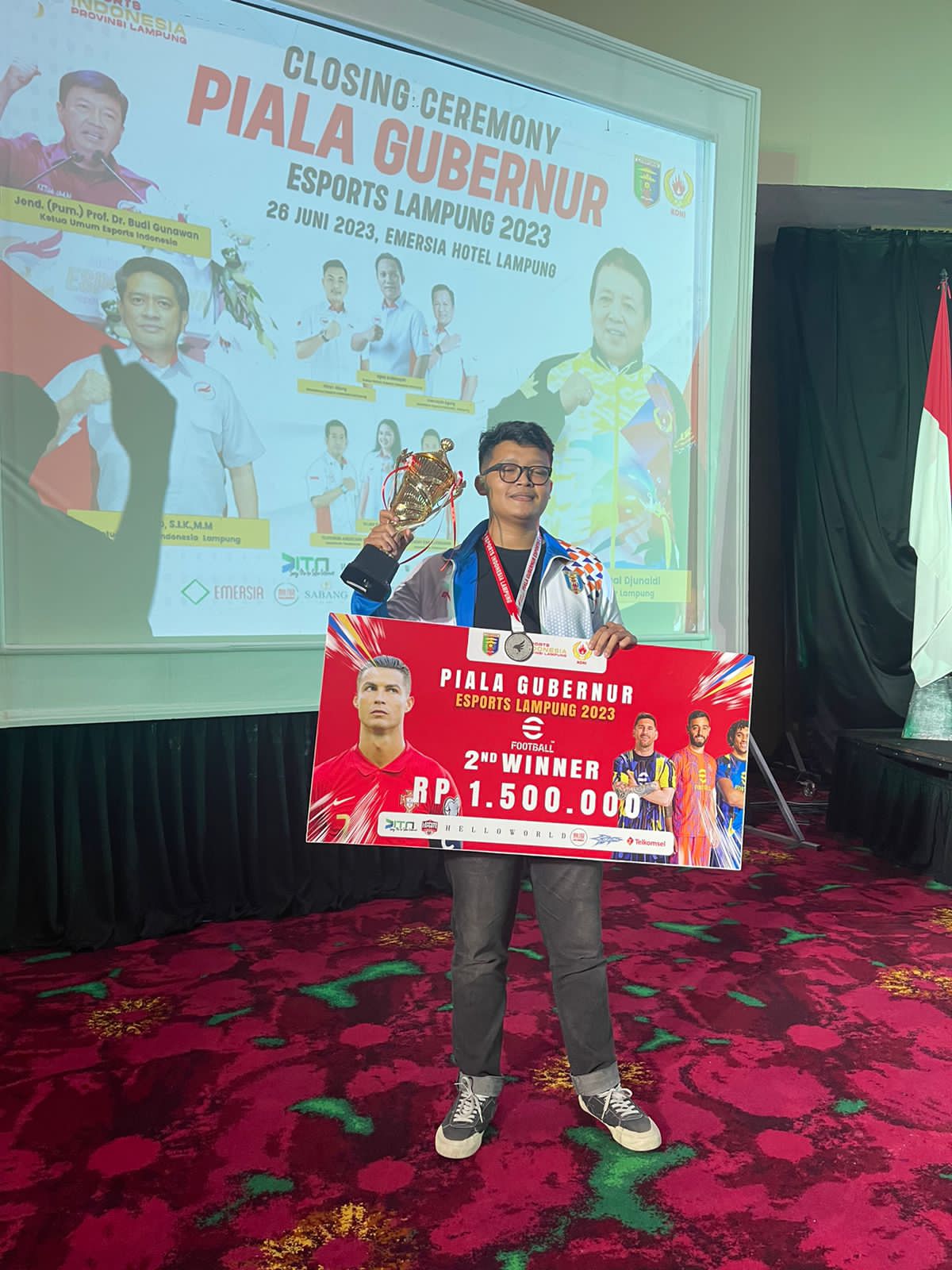 Rischo Alfredo Atlet Efootbal ESI Way Kanan Meraih Medali Perak di Piala Gubernur Lampung 2023