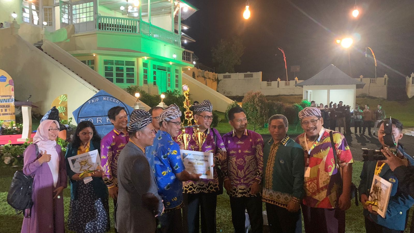 FKIP Unila Sabet Juara Umum di Ajang Lomba Mahasiswa FORKOM FKIP Negeri se-Indonesia