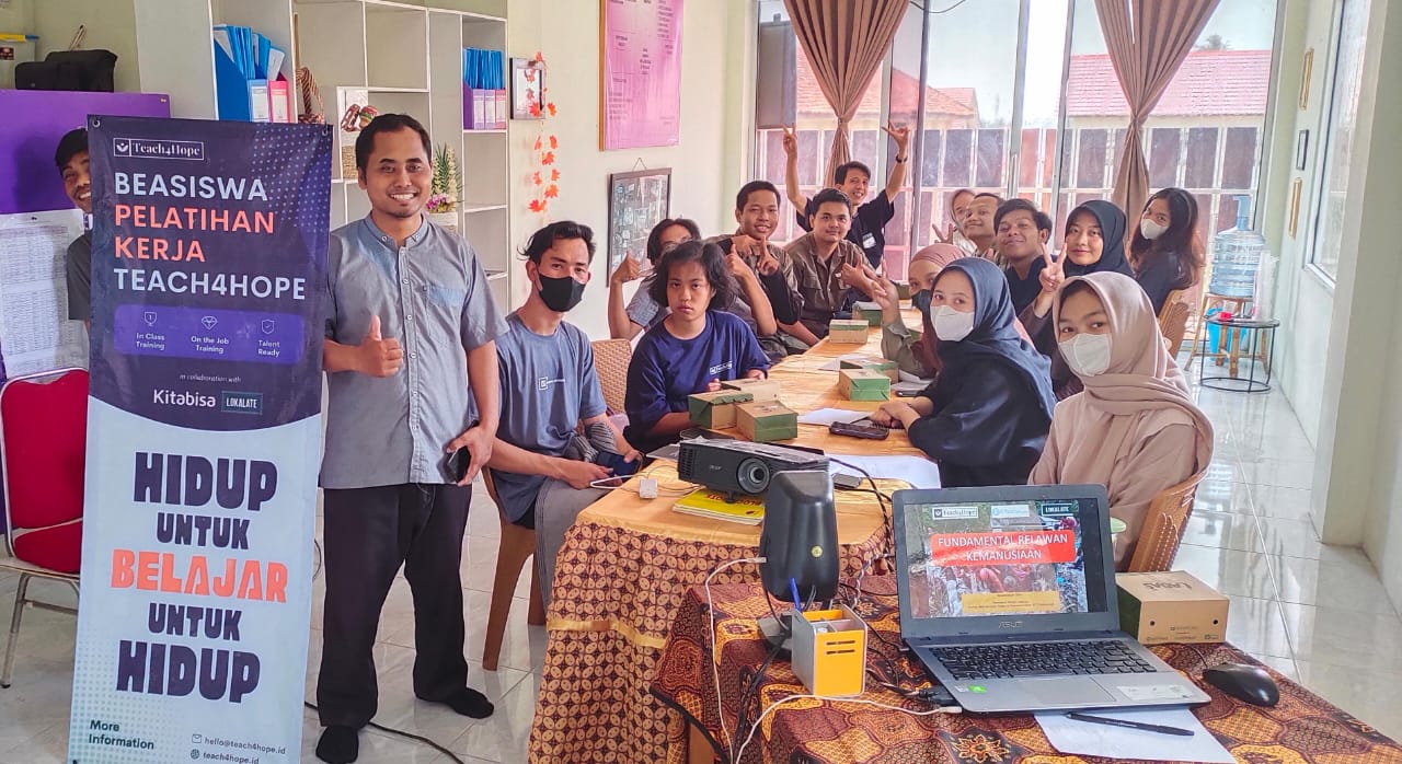 Penerima Beasiswa Pelatihan Kerja Teach4Hope Lampung Antusias Ikut Kelas Kerelawanan Sosial