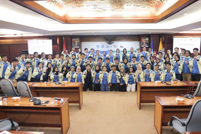 Rektor Unila Lepas Kontingen Mahasiswa Lampung ke Pomnas XVIII