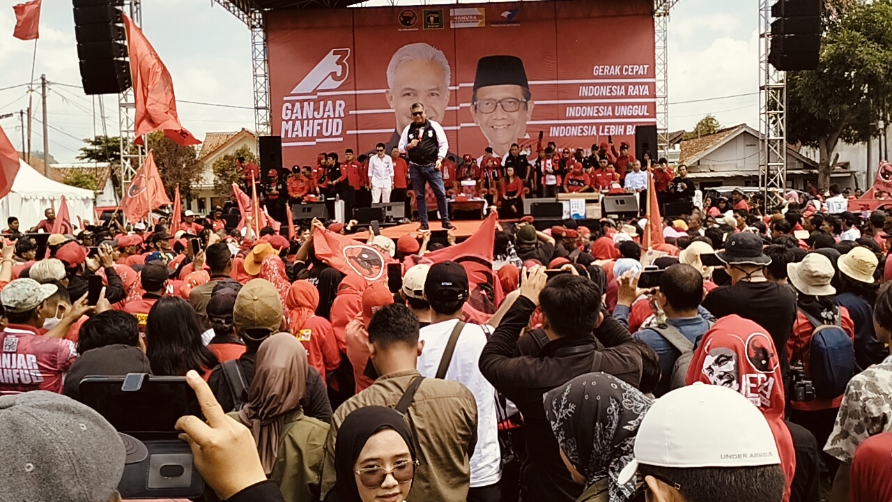 Hasto: "Merdeka! Ganjar-Mahfud, Menang, Menang, Menang!"