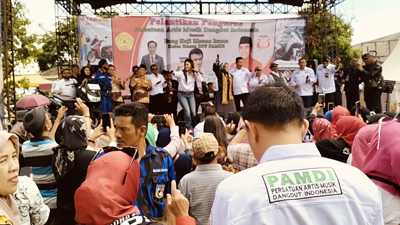 Rhoma Irama Urung, Cici Faramida Datang