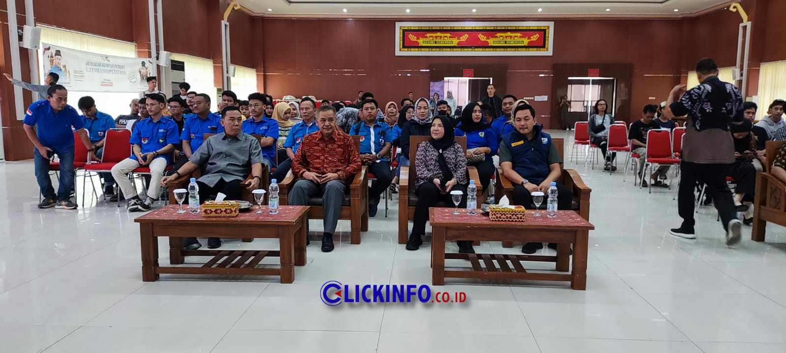 Walikota Hj. Eva Dwiana, Hadiri Penutupan Semarak 95 Tahun Sumpah Pemuda KNPI Di Aula Semergou