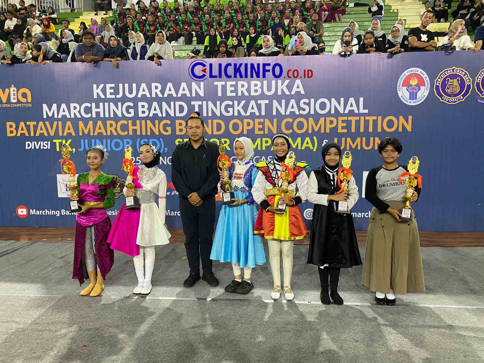 Marching Band Cakrawala SMP Negeri 1 Meraih 17 Trophy Pada Perlombaan Batavia  Marching Band Competition IV Di Jakarta