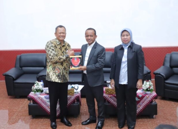 FH Unila Hadirkan Menteri Investasi RI Pada Semnas Implikasi Cipta Kerja