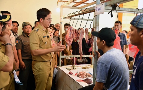Usai Retreat Kepemimpinan, Bupati Egi Langsung Tinjau Pasar Natar Pastikan Harga Pangan Stabil Jelang Ramadan