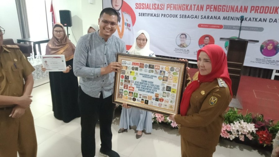 Walikota Hj.Eva Dwiana Hadiri Acara Pembukaan Sosialisasi Program Peningkatan Penggunaan Produk Dalam Negeri Di Hotel Amalia Bandarlampung
