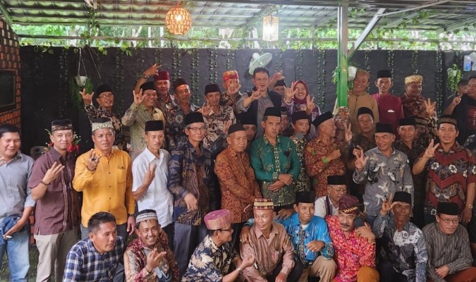 Punyimbang Adat Sungkai Bunga Mayang Deklarasi Dukung Ganjar Mahfud