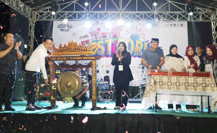 Bupati Egi Resmikan Festival Kuliner Festforia di Tanjung Bintang