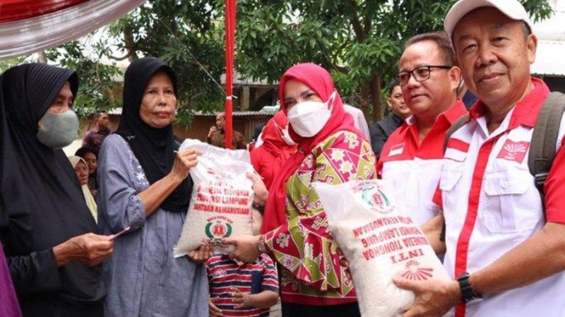 Pemkot Bandar Lampung dan INTI Bagikan 3,5 Ton Beras ke Warga Bumi Waras