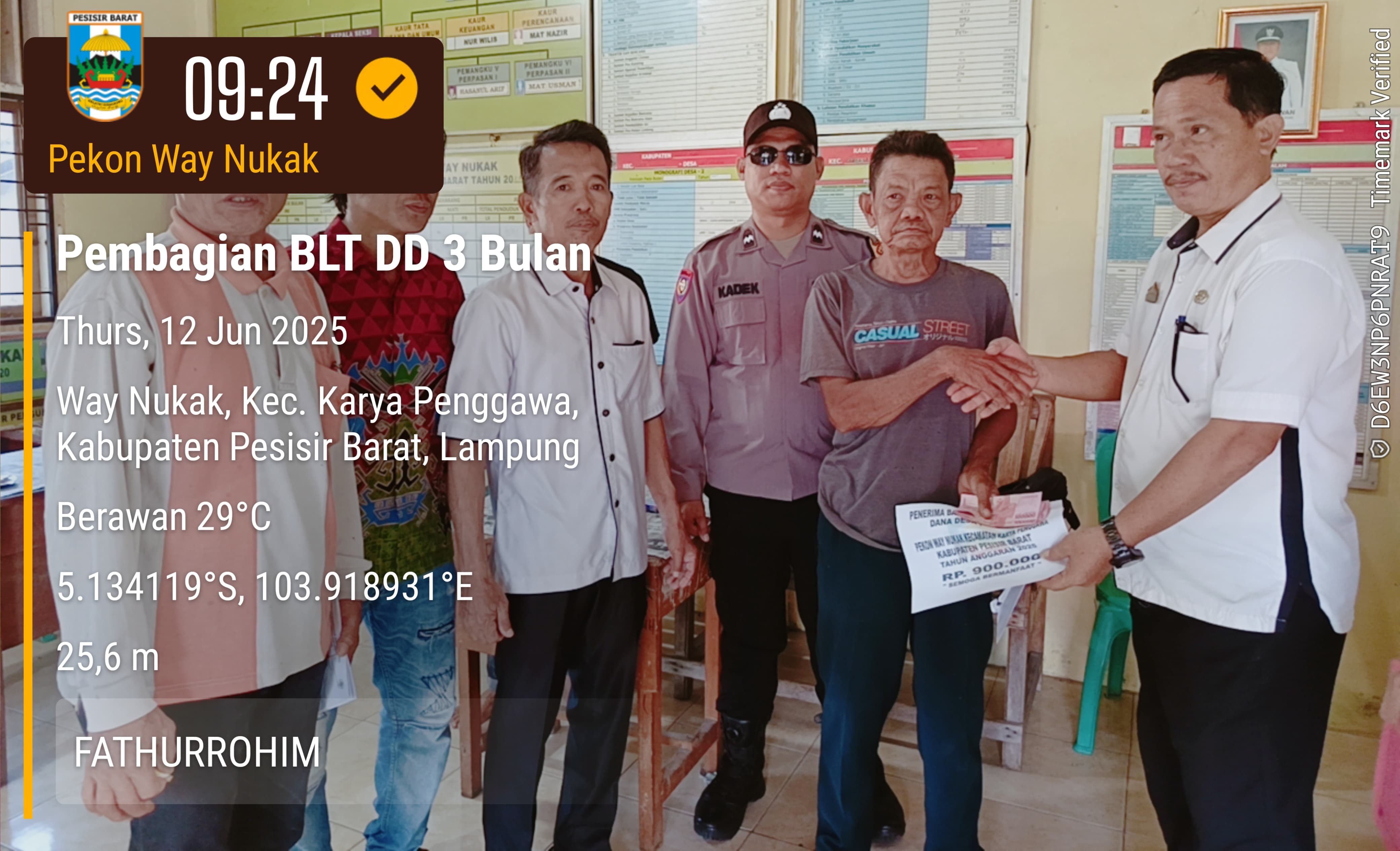 10 Warga Pekon Way Nukak Terima BLT-DD Tahap I Tahun 2025