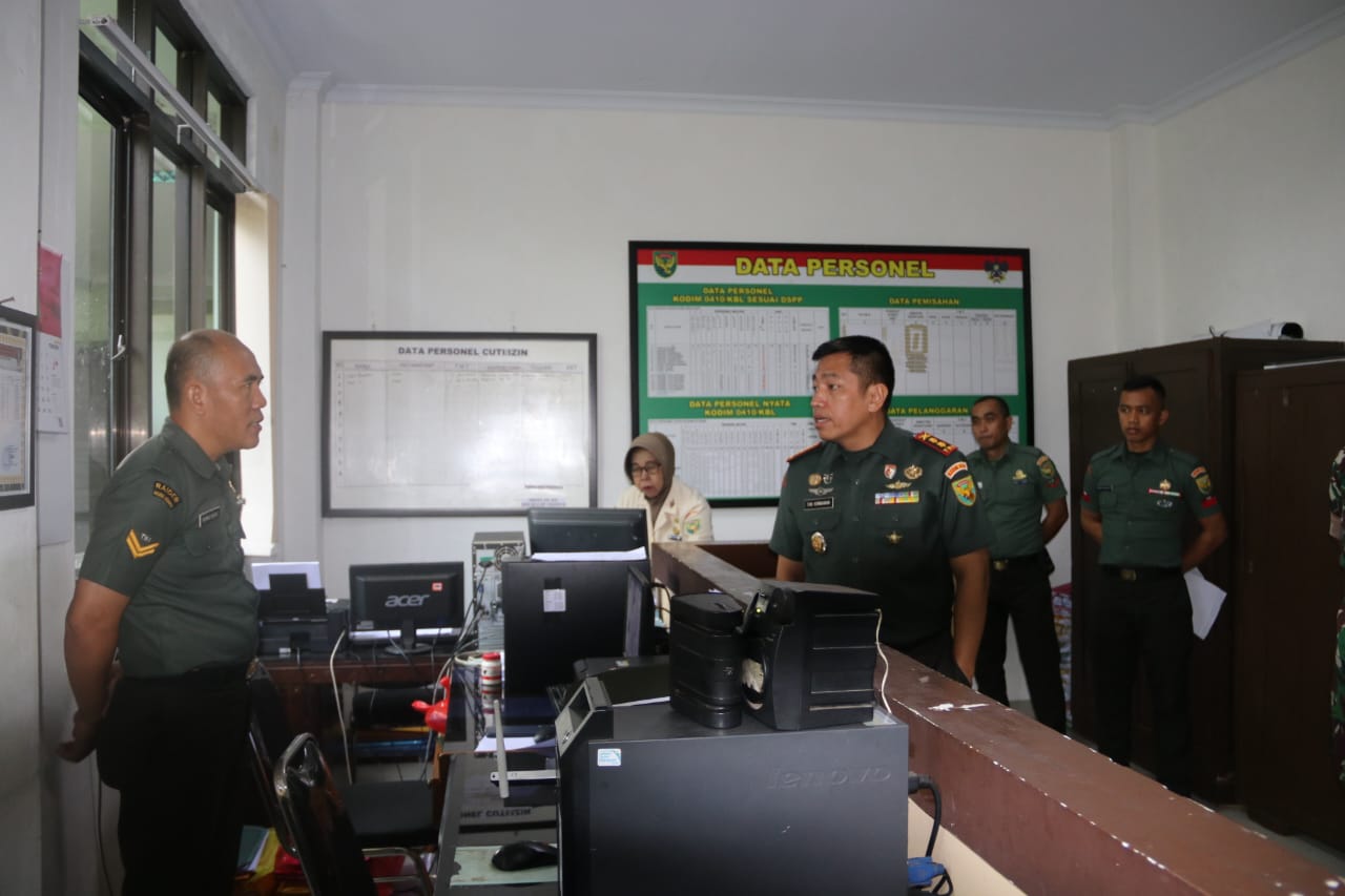 Sidak Staf Makodim 0410/KBL, Dandim Apresiasi dan Motivasi Kinerja Personel