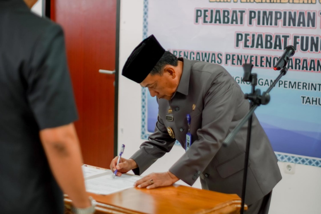 Wakil Bupati Zulqoini Syarif Lantik 13 Pejabat Eselon II dan PPUPD