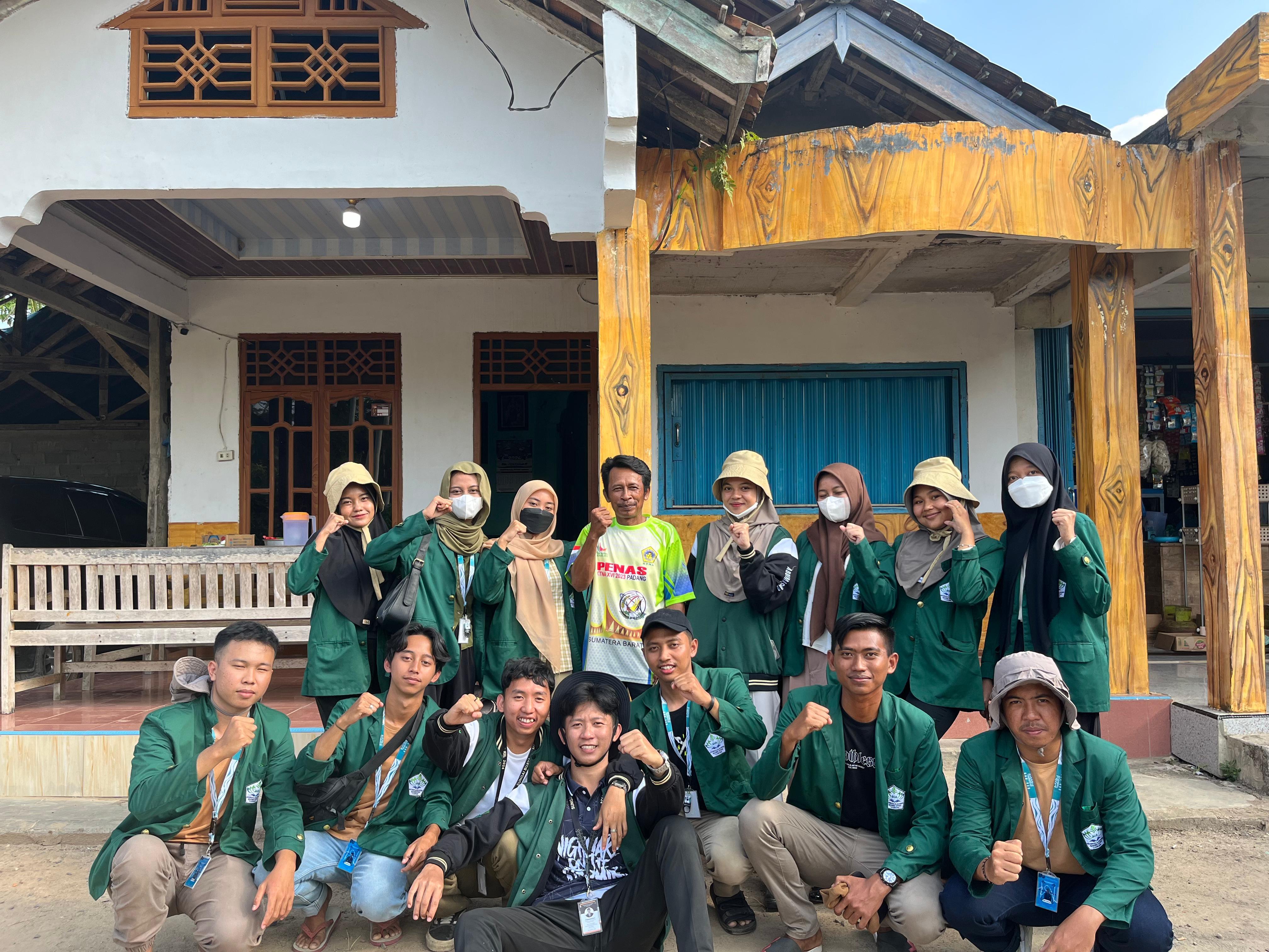 KKN UIN Raden Intan Menengok Potret Pertanian Tradisional di Desa Sungai Buaya