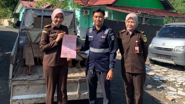 17 Batang Rel Kereta Api Curian Dikembalikan ke PT KAI