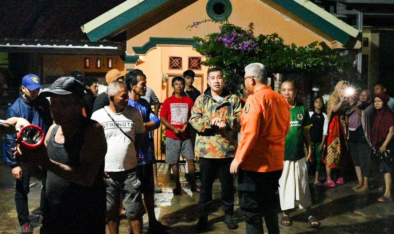 Dendi Ramadhona Tinjau Banjir dan Longsor di Teluk Pandan Pesawaran