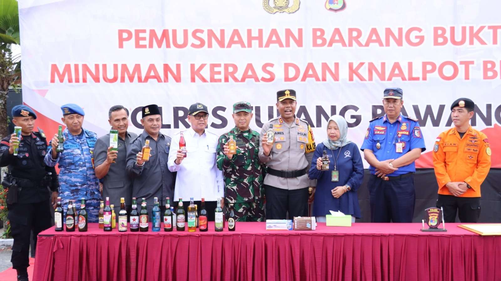 Polres Tulang Bawang Musnahkan Ribuan Botol Miras