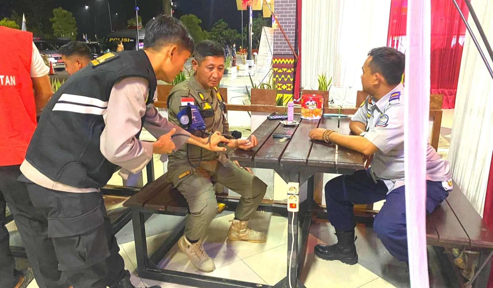 Dokkes Polres Tulang Bawang Konsisten Berikan Pelayanan Kesehatan Gratis Kepada Petugas dan Pemudik