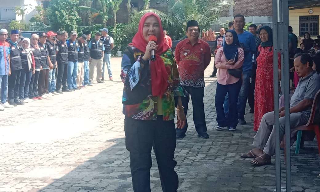 Walikota Bandarlampung Eva Dwiana Bantu Warga Terdampak Banjir