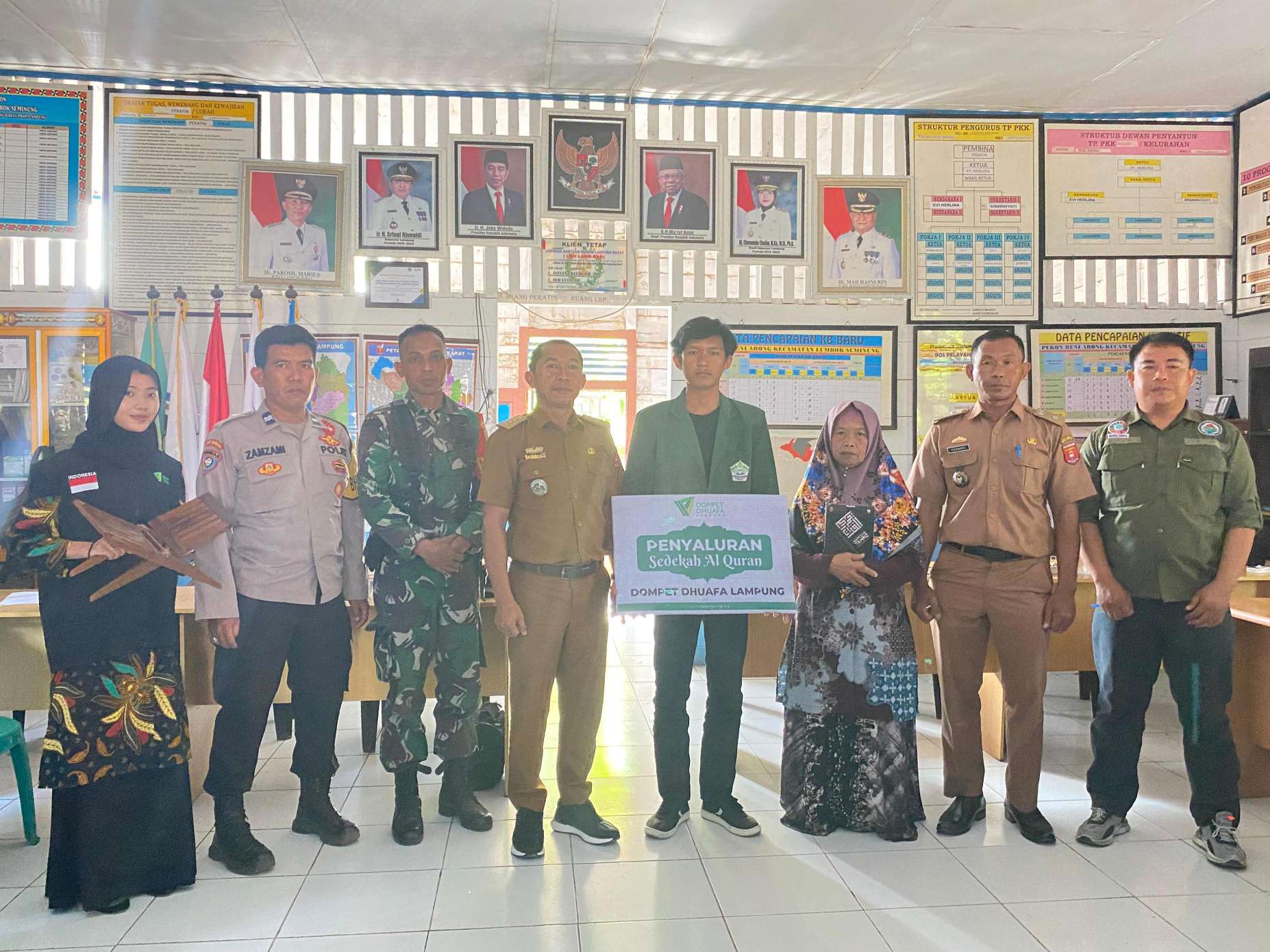 Dompet Dhuafa Bersama KKN UIN RIL Hibahkan Ratusan Al Quran di Lambar