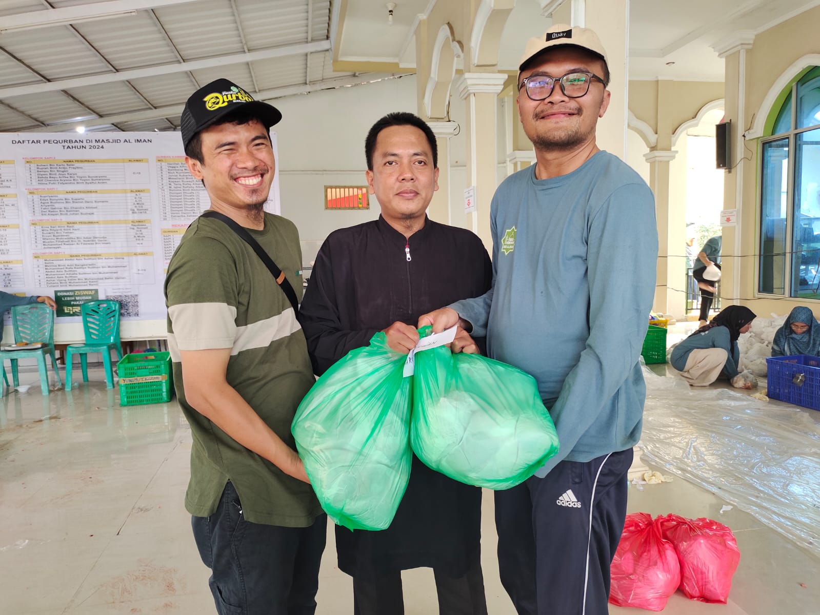 Masjid Al Iman Gedong Meneng Kurban 9 Sapi dan 20 Domba