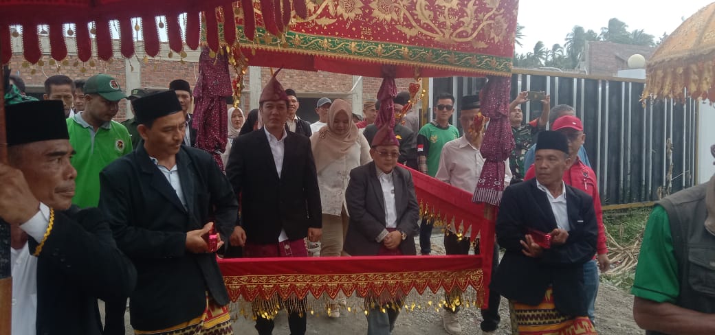 Pasangan Dedi Irawan-Topani Resmi Daftar ke KPU Pesisir Barat