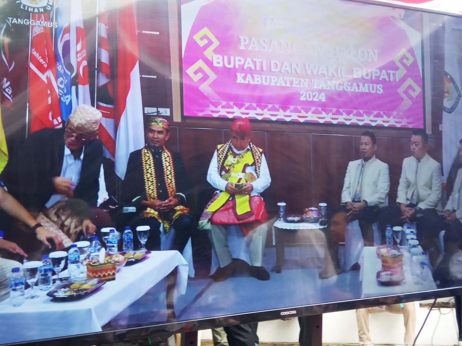 Pasangan Jalan Lurus Resmi Mendaftar sebagai Kandidat Bupati dan Wakil Bupati Tanggamus