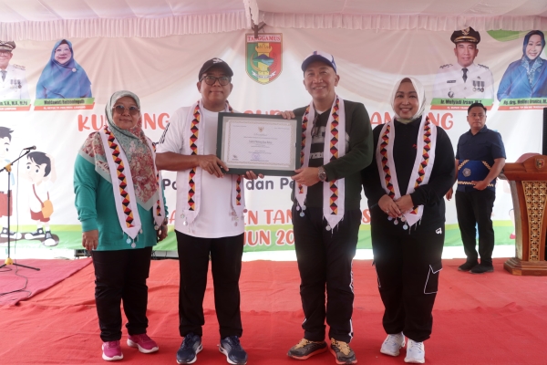 Pj Gubernur Lampung Tekankan Penanggulangan Stunting, Resmikan TPI Higienis di Tanggamus