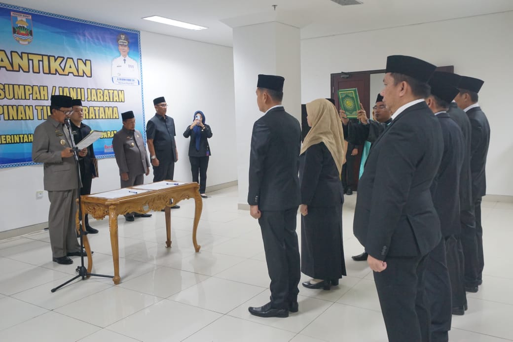 Bupati Pesisir Barat Lantik Sejumlah Pejabat Tinggi, Ajak Tingkatkan Kinerja
