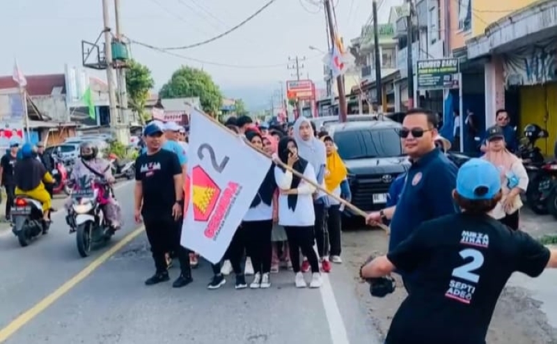 Jalan Sehat dan Senam Kreasi, Strategi Baru Kampanye Paslon 02 Sefti-Ade di Pesisir Barat