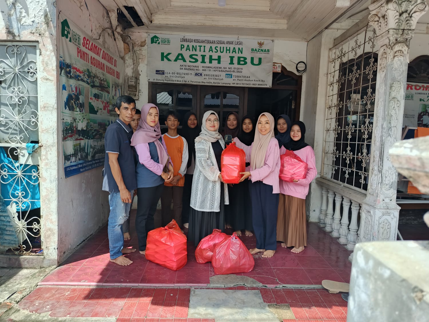 Di Panti Asuhan Kasih Ibu, JMSI Lampung serahkan Nasi Kotak