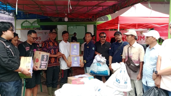 IWO Lampung Bersama Komunitas Bantu Korban Banjir, Ulurkan Tangan Saat Sulit