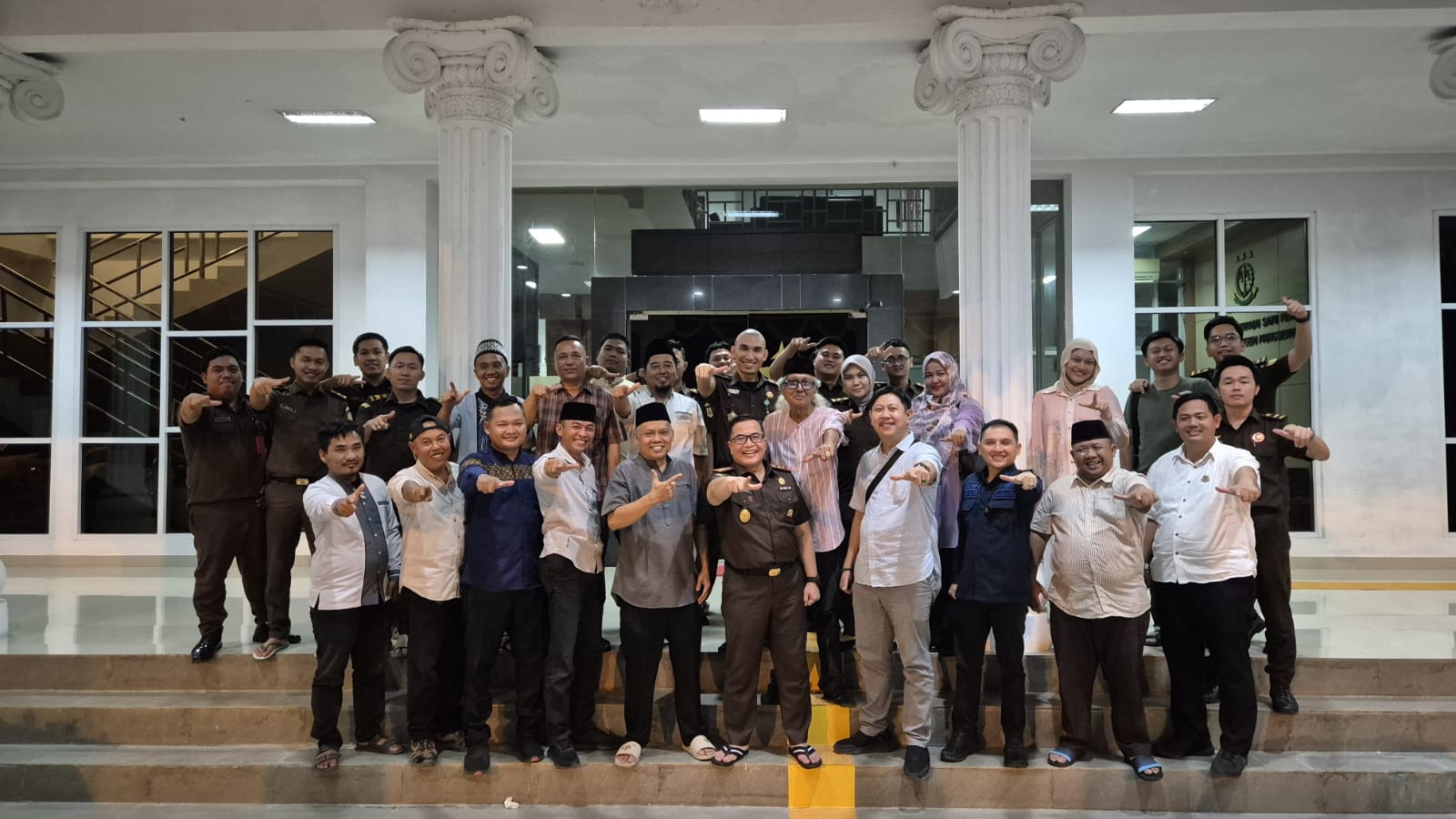 Kejari Pringsewu Gelar Buka Puasa Bersama Wartawan dan Pedagang