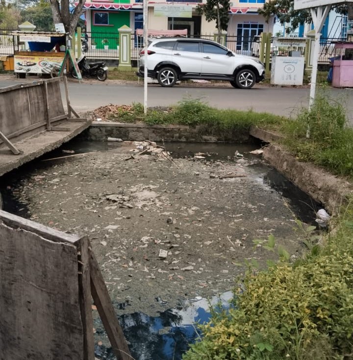 Drainase Mampet Depan UIN RIL Ancam Banjir