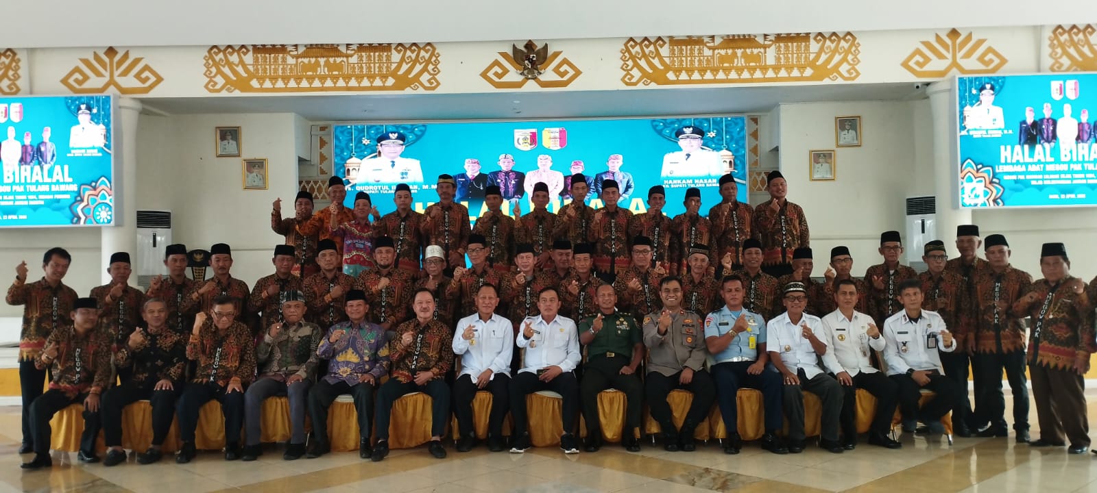 Peduli Budaya, Bupati Tulang Bawang Terima Penghargaan dari Lembaga Adat Megow Pak