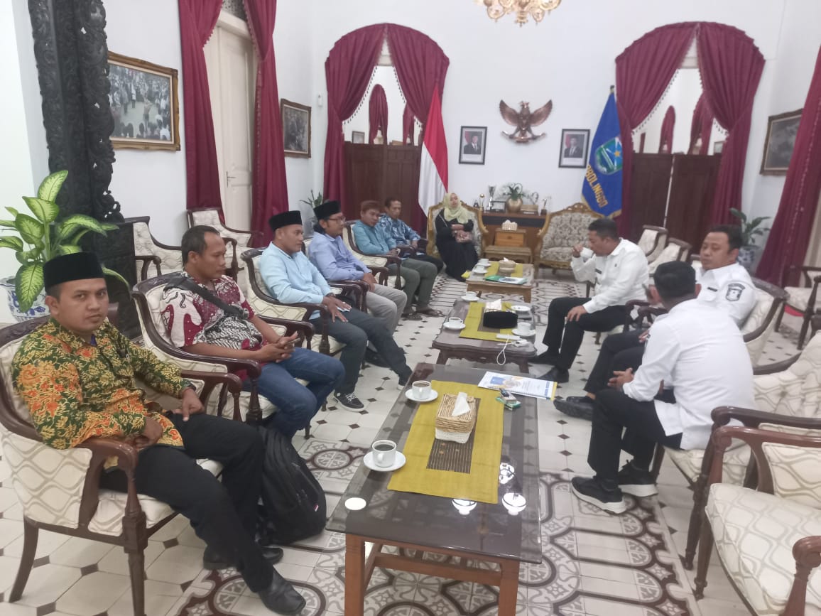 Ngopi Bareng GASPOL, Bupati Probolinggo Jaring Aspirasi Soal Buruh dan Infrastruktur