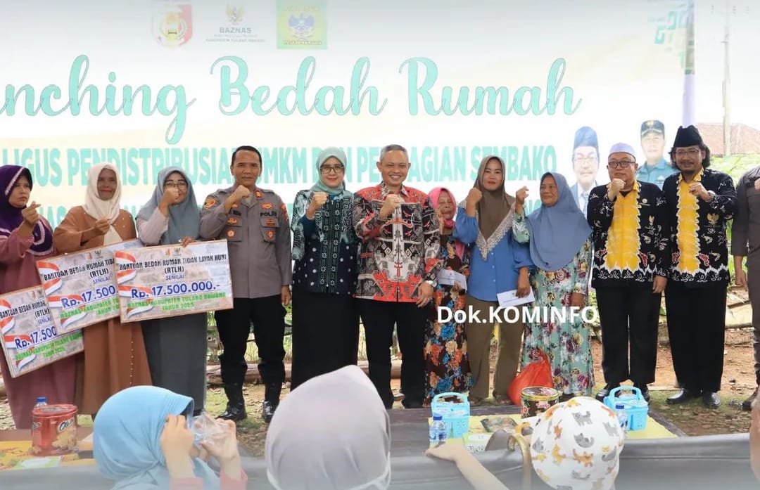 Ketua TP PKK Herlinawati Qudrotul Buka Acara Lounching Bedah Rumah Sekaligus Pendistribusian Bantuan UMKM, Bantuan Kesehatan Serta Pembagian Paket Sembako