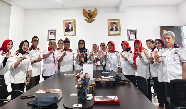 DPP Lampung Sai Sumbangkan Buku ke Nuwa Baca Zainal Abidin Pagar Alam