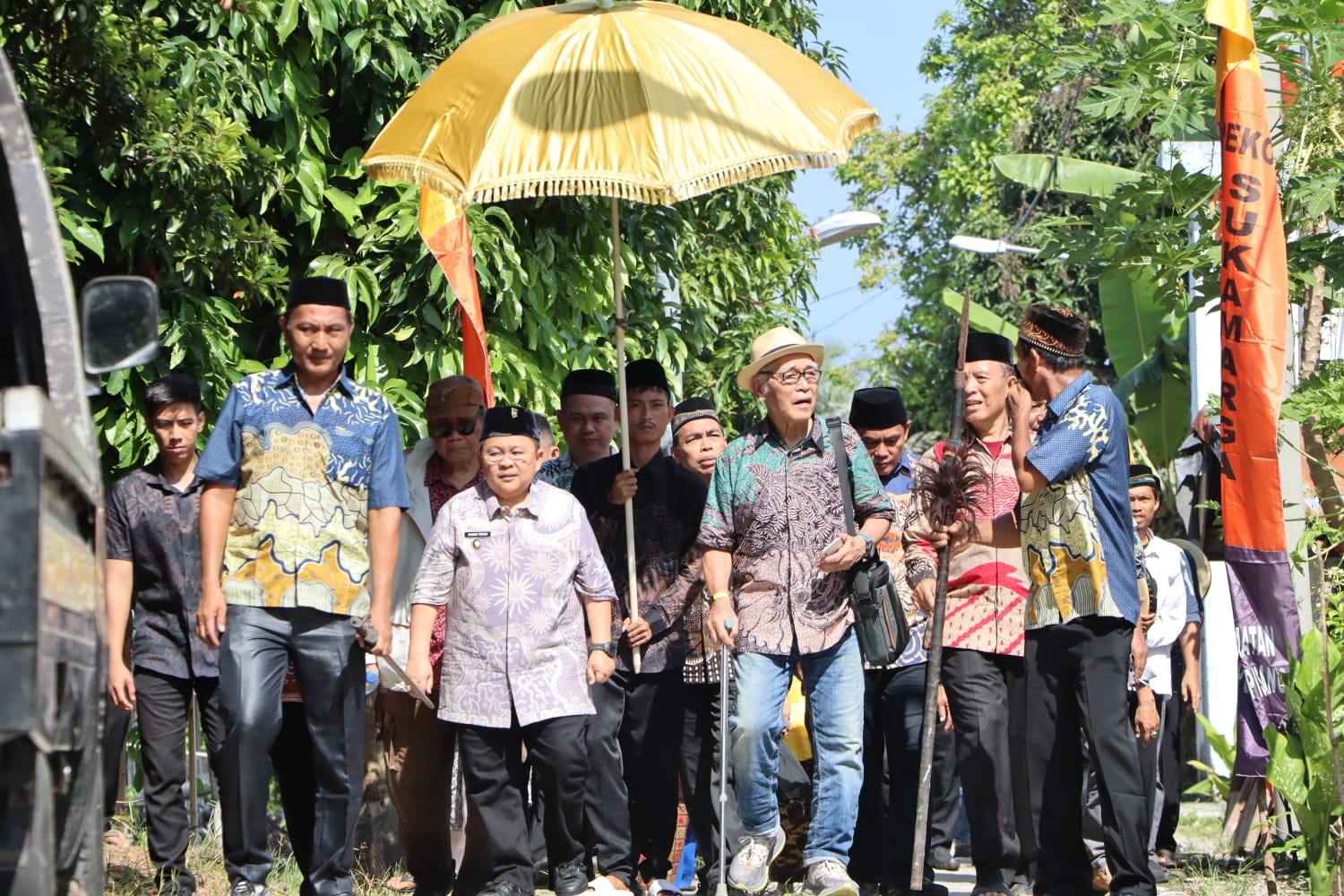 Wakil Bupati Pesisir Barat Resmikan Masjid dan Hadiri Anjau Silau di Pulau Pisang