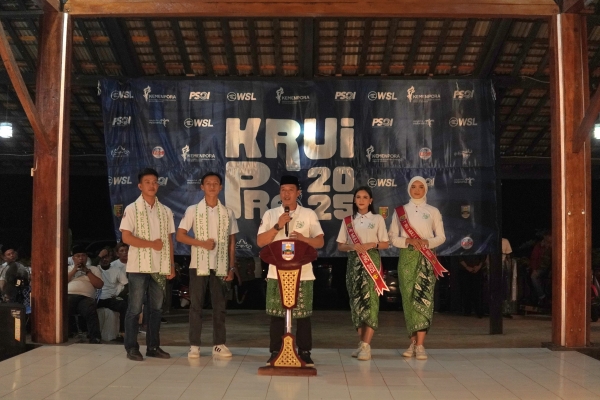 Bupati Pesisir Barat Resmi Tutup Gelaran WSL Krui Pro QS 6000 Tahun 2025
