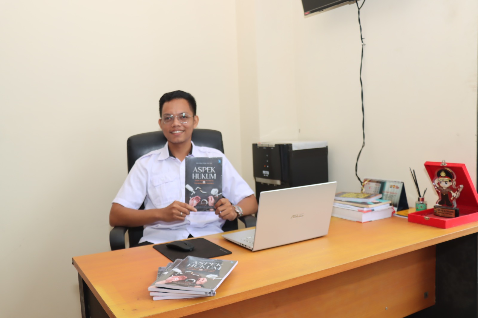 Dorong Pemahaman Hukum, Brigpol Riko Terbitkan Buku Narkotika