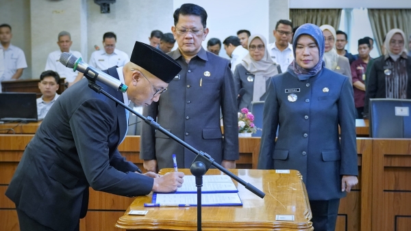 Gubernur Mirza Lantik Tiga Pejabat Tinggi Pratama, Dorong ASN Jadi Motor Perubahan