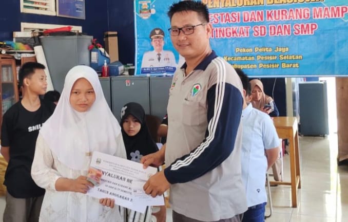 Generasi Unggul: Pekon Pelita Jaya Bantu Siswa Berprestasi